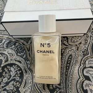 CHANEL Shimmering Fragranced Body Oil in Beige Gold